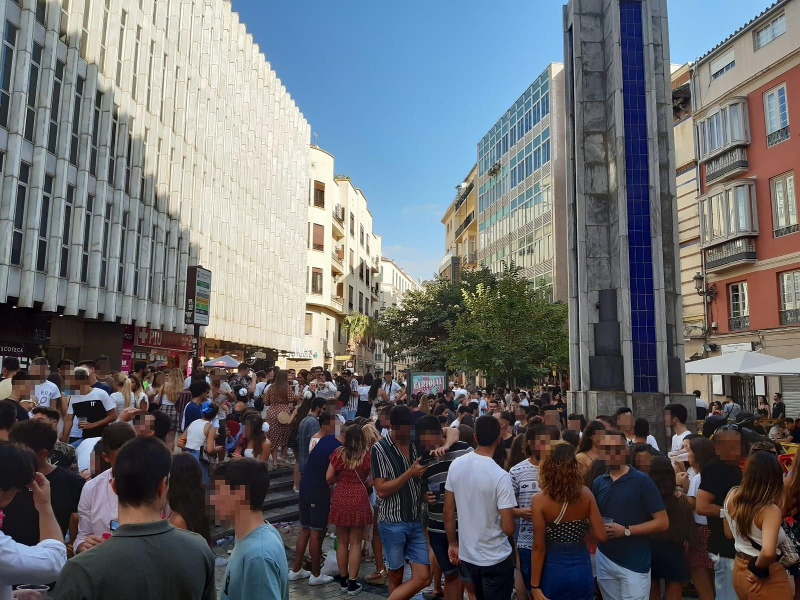 Botellón en la plaza Unicibay en la Feria de 2019.