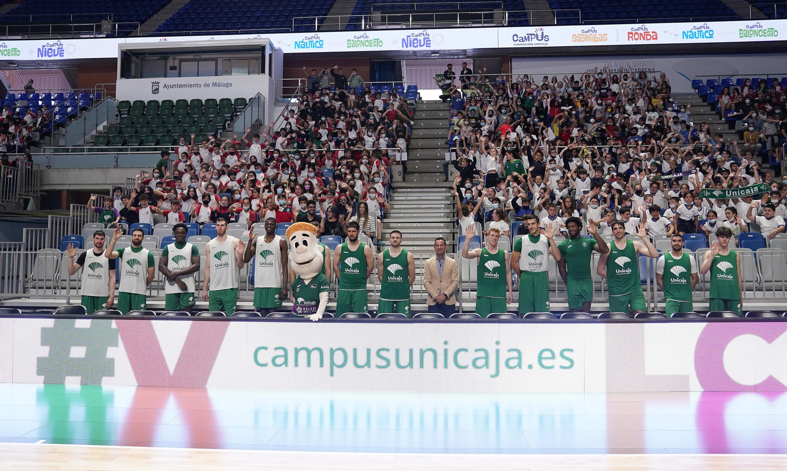 Una imagen del acto en la pista central del Carpena.
