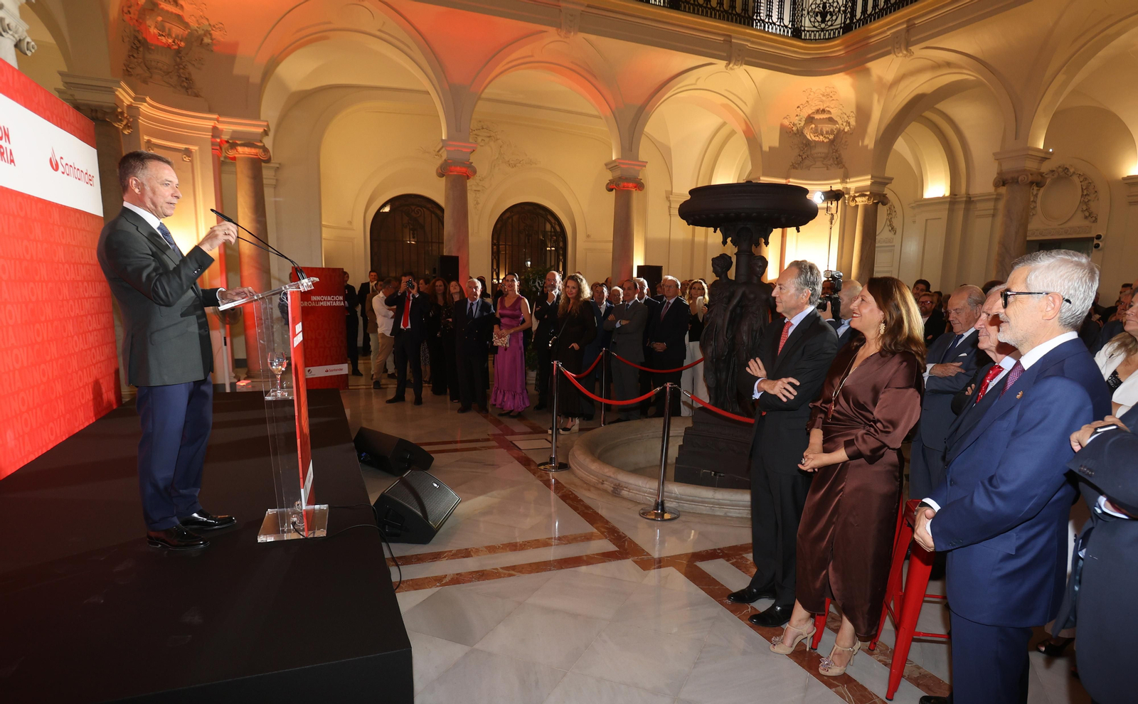 Las mejores imágenes de la entrega del VIII premio agroalimentario Banco Santander a José Gandía