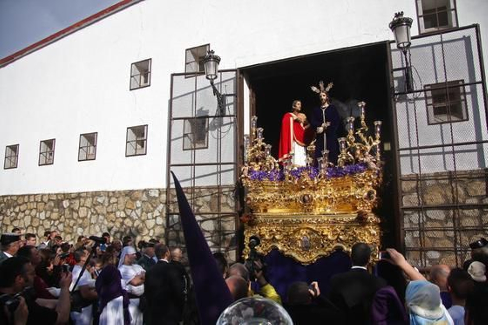 Nuestro Padre Jesús Cautivo ante Pilatos. Hermandad de Torreblanca.

Foto: Belén Vargas