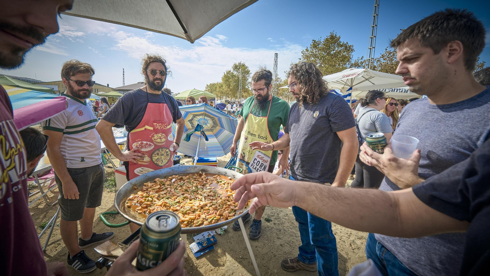 Concurso de paellas en Las Canteras.