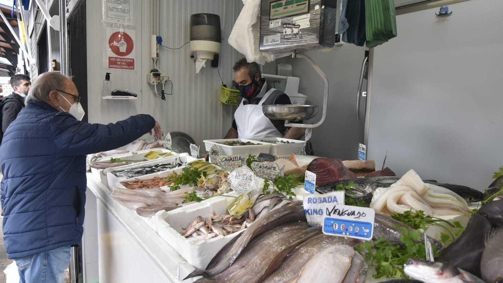 Una pescadería en el mercado de La Línea, este miércoles.