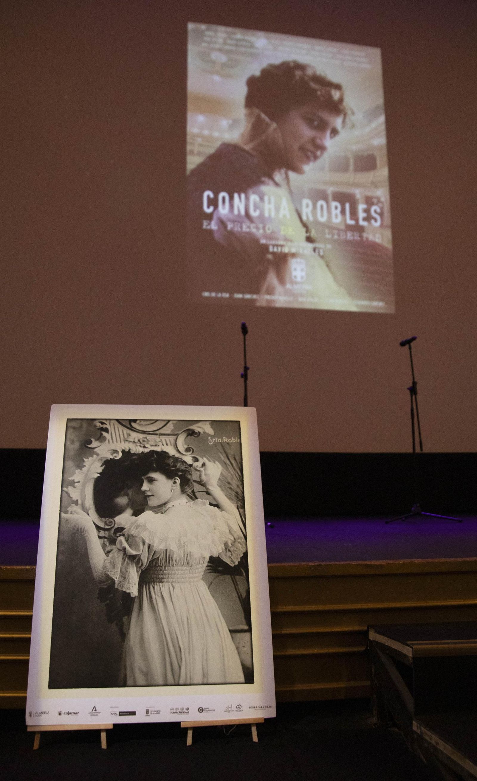 El estreno en Almería del largometraje documental "Concha Robles", en imágenes