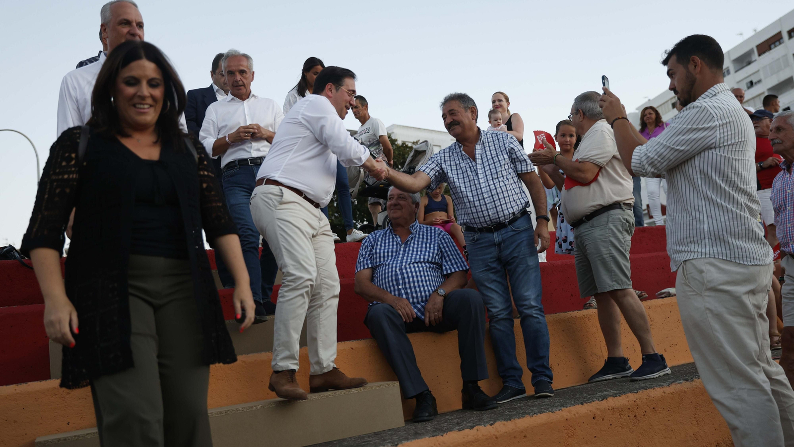 Las fotos del ministro Jose Manuel Albares durante el mitin en San Roque