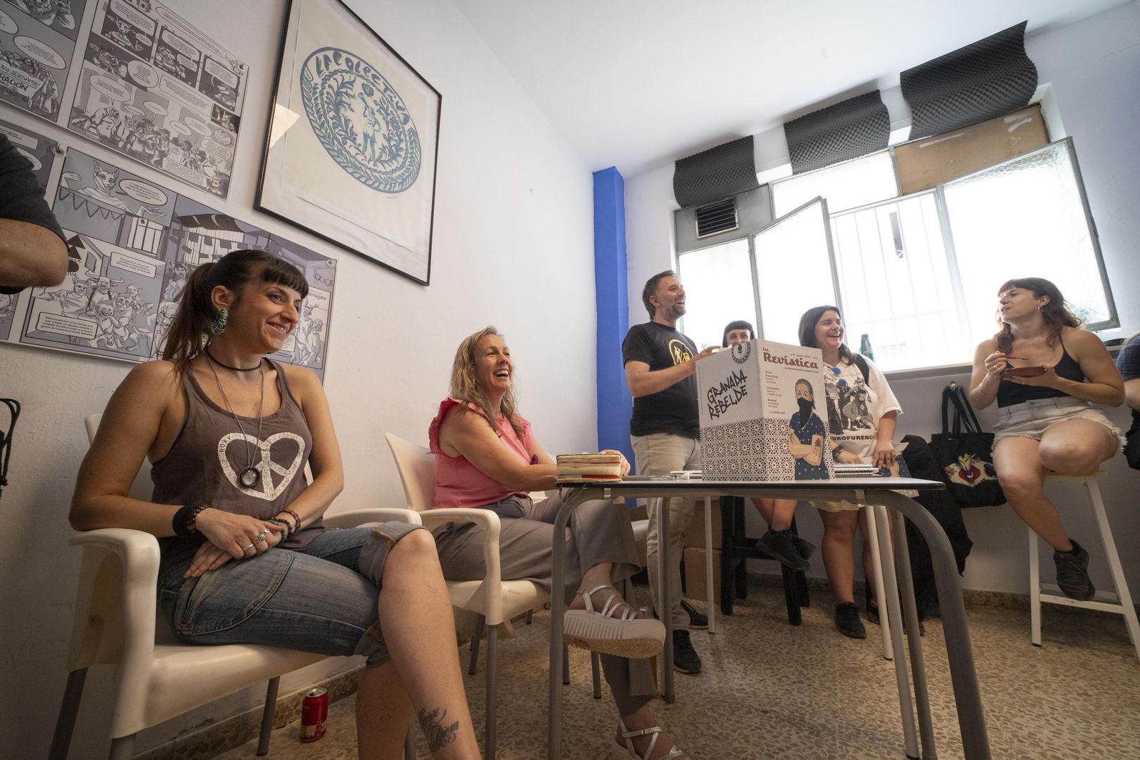 La ilustradora Kronsky, periodista Susana Sarrión y Javi Esquivias, coordinador del proyecto