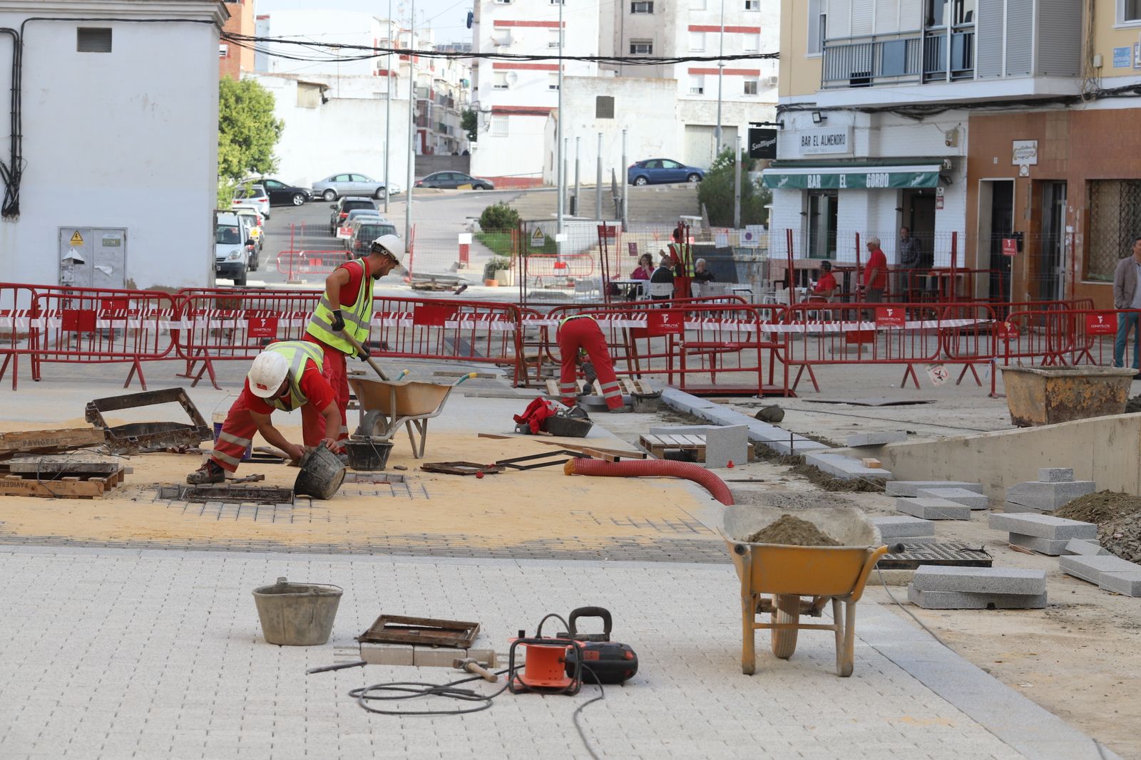 Las obras de peatonalización de la Plaza de Los Dolores, en imágenes