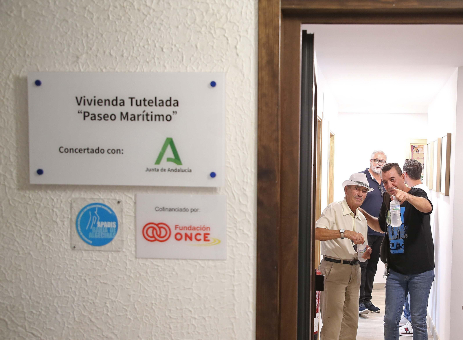 La inauguración de las nuevas viviendas tuteladas de Apadis, en imágenes