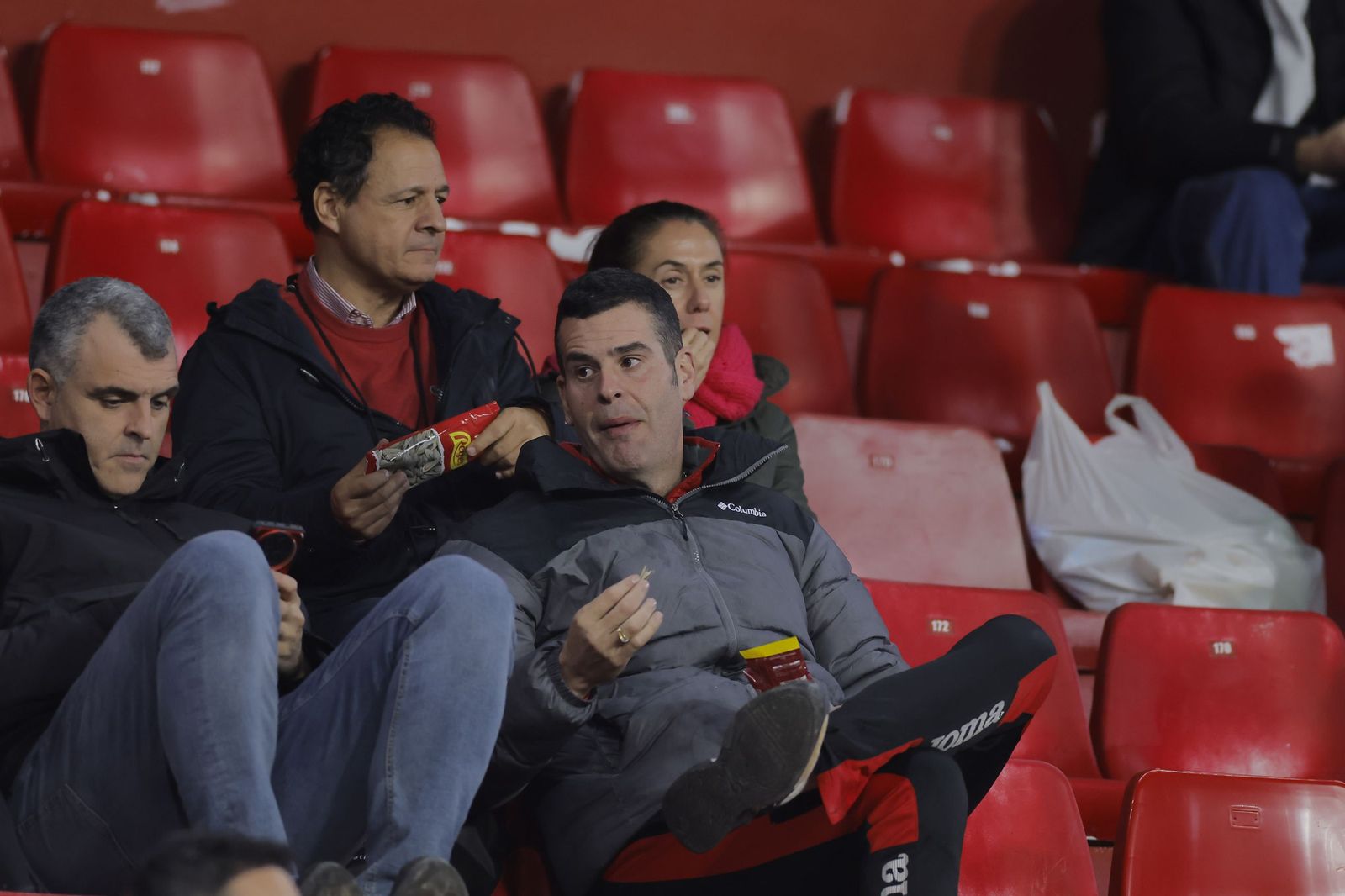 Búscate en las fotos del Sevilla - Celta