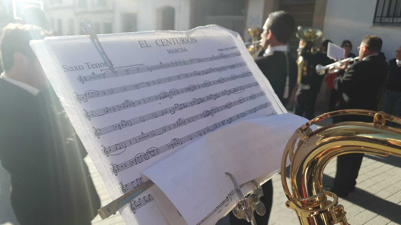 Viernes Santo en Castro del Río: La cesión del paso al Santo Entierro, en imágenes