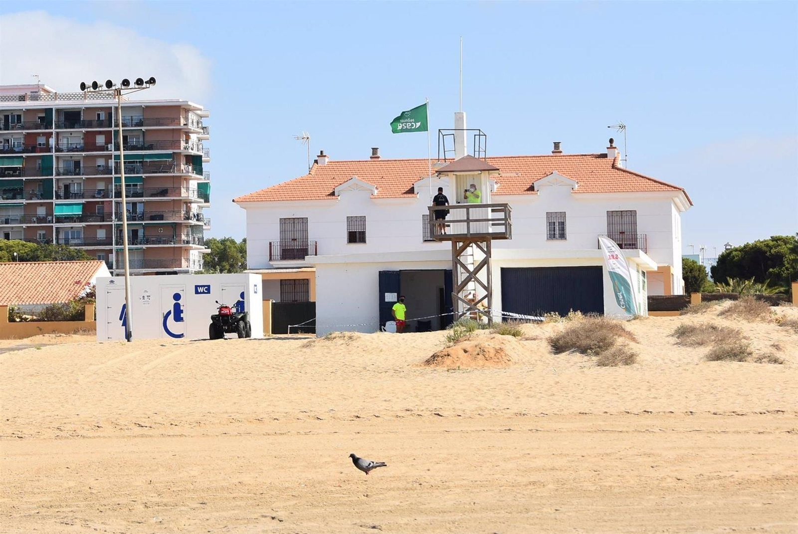 Un puesto de vigilancia en una de las playas de Punta Umbría. Un puesto de vigilancia en una de las playas de Punta Umbría.