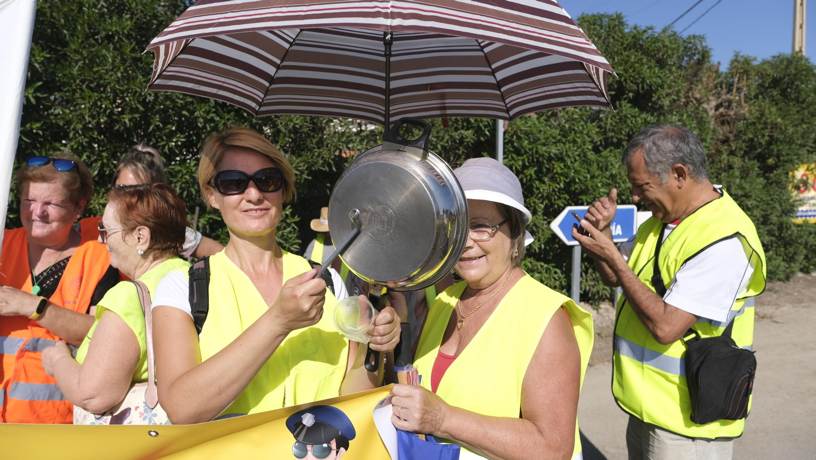 Protestas de los vecinos de los cortijos de La Cañada por la falta de iluminación