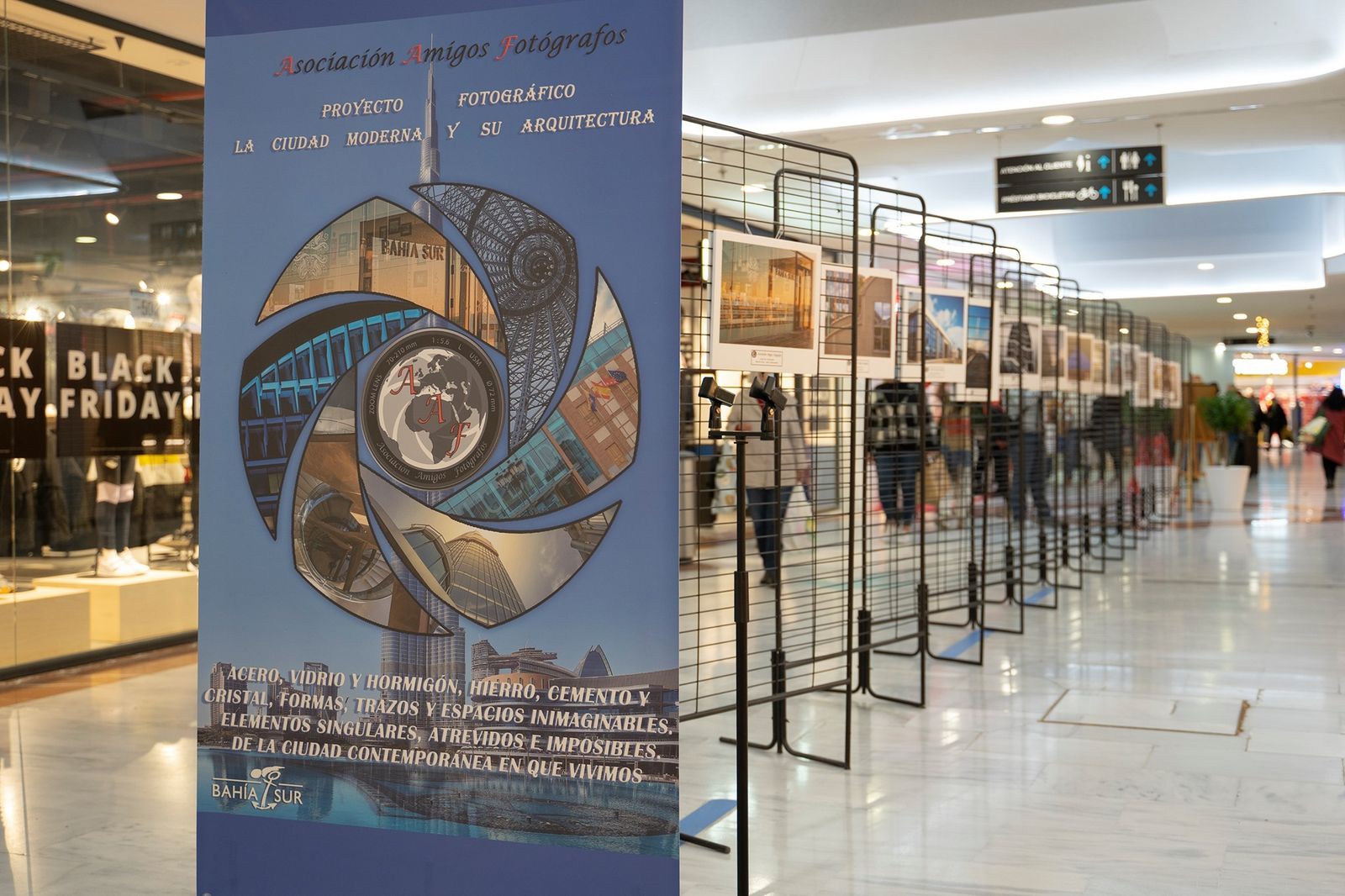 Exposición de la Asociación Amigos Fotógrafos en Bahía Sur.