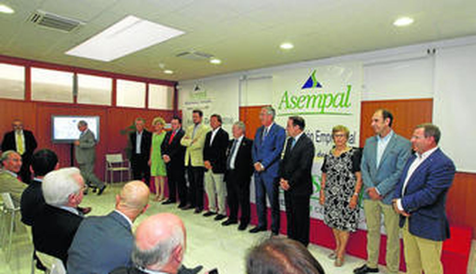 La Junta Directiva, además de los miembros de candidatura, la componen los presidentes de las asociaciones sectoriales y territoriales de mayor participación en la confederación empresarial.