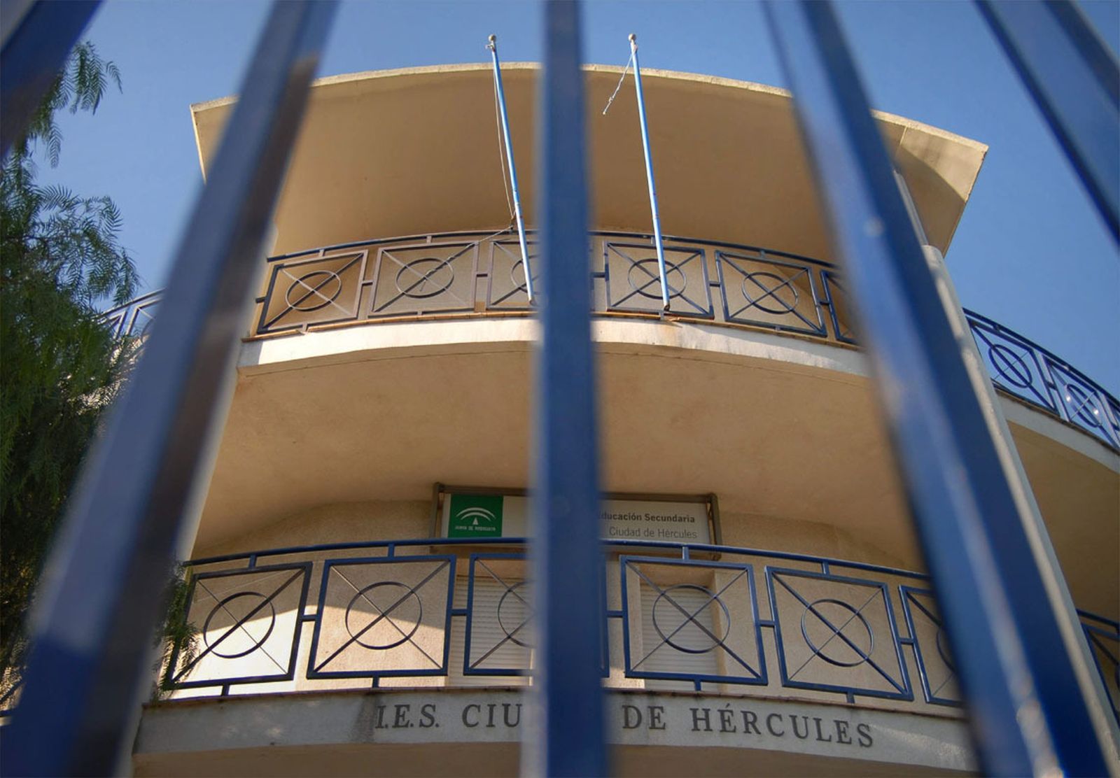 Fachada principal del IES Ciudad de Hércules, donde se celebrará la cita.