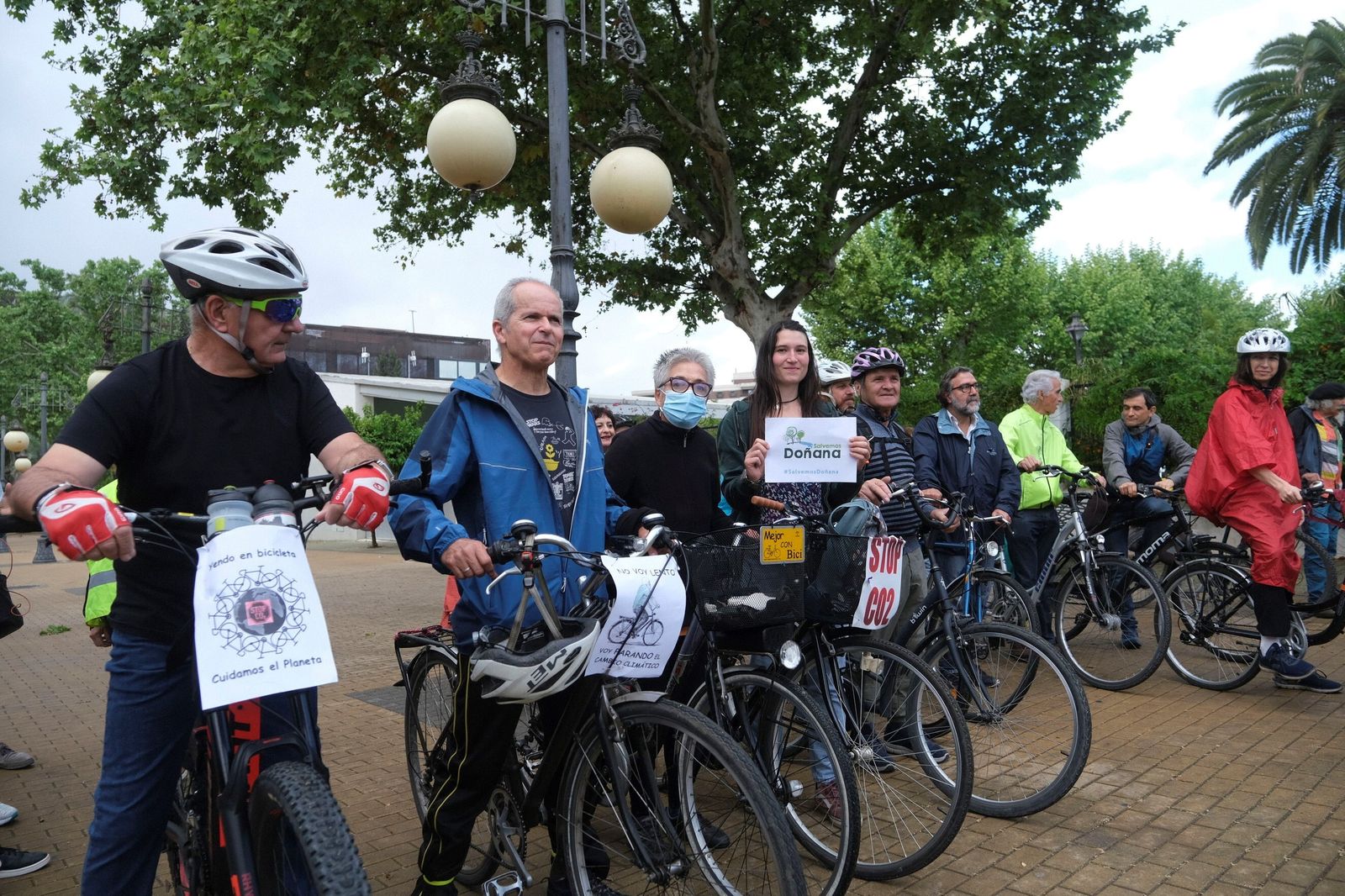 La 'bicifestación' para celebrar el Día de la Tierra en Córdoba, en imágenes