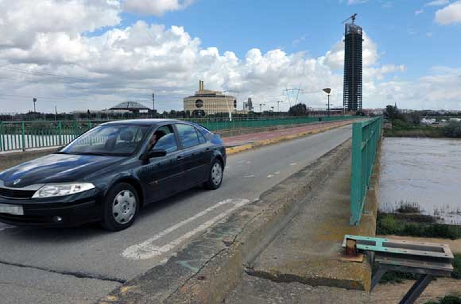 El puente de Camas será restituido al tránsito de autobuses, ciclistas y peatones