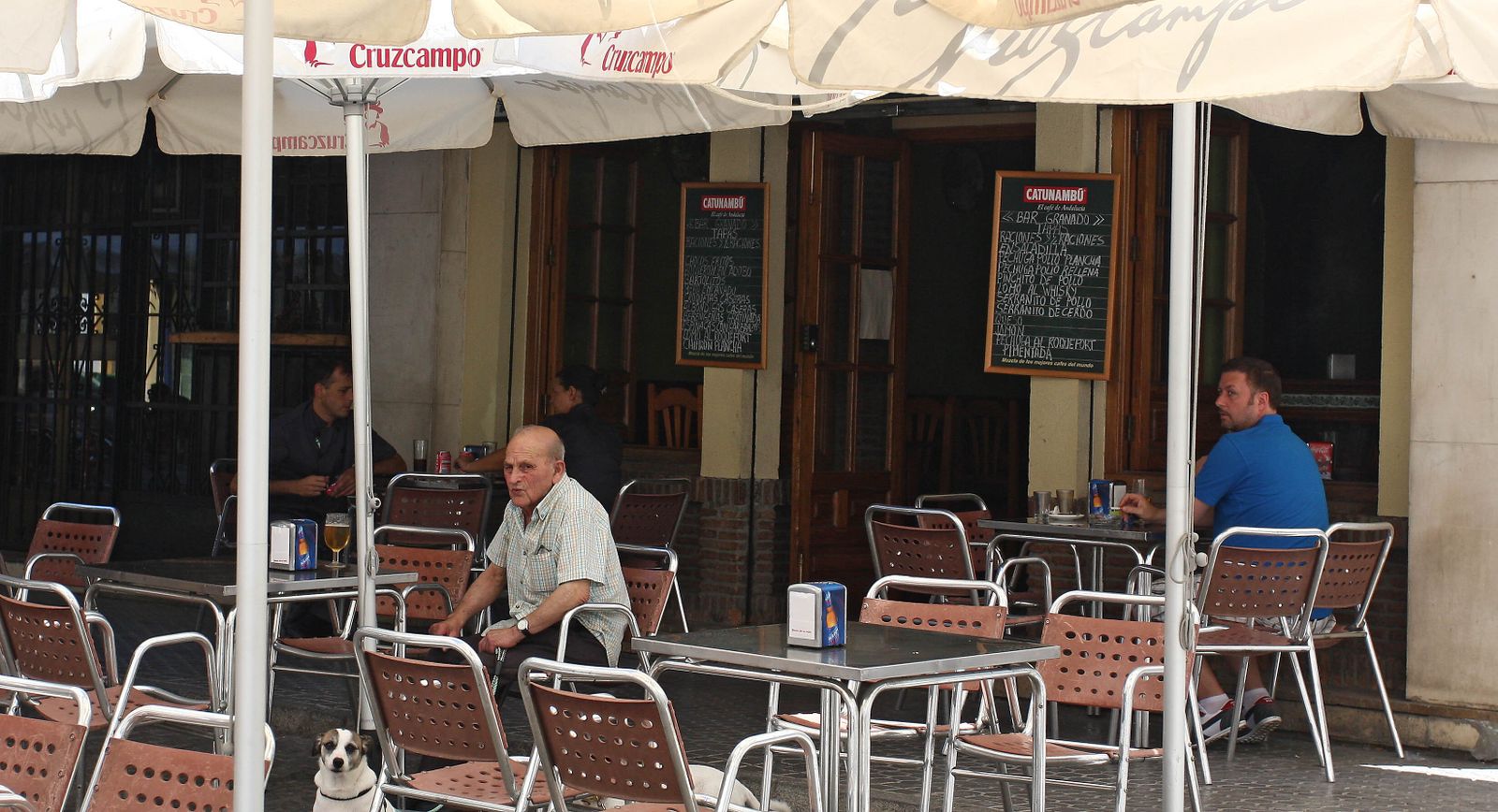 El PP plantea reducir un 50% la tasa que se cobra a los bares por los veladores.