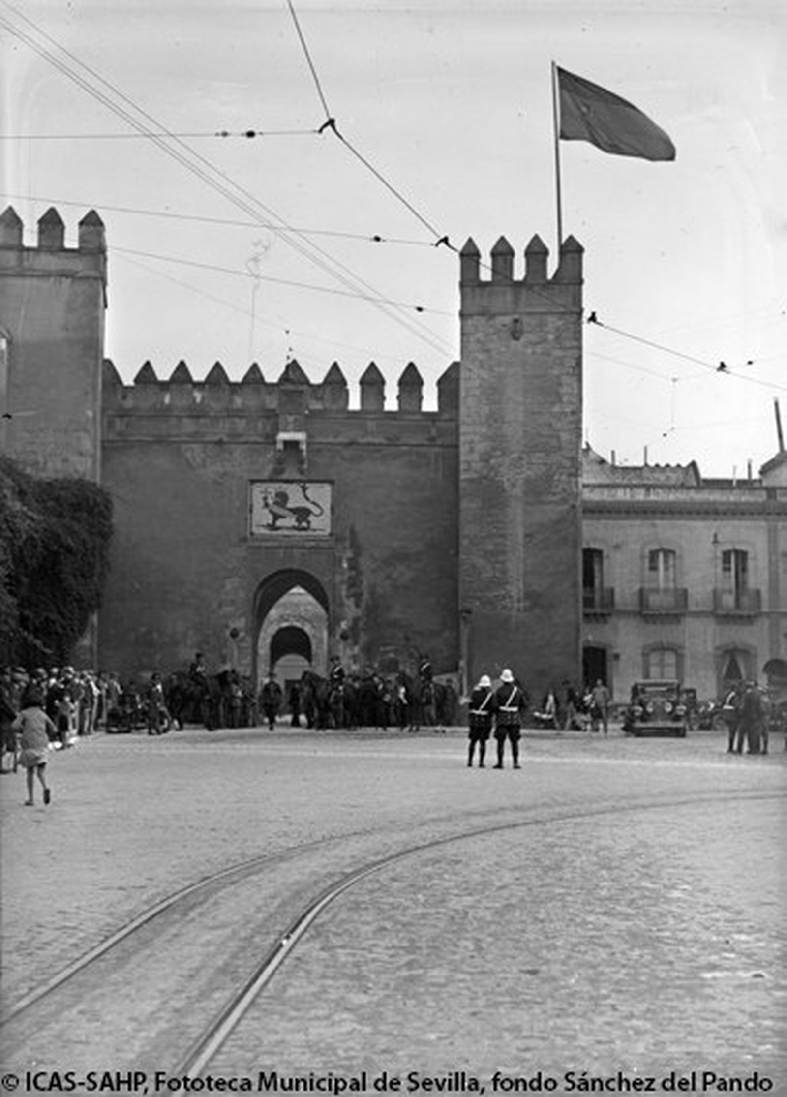 Paseo gráfico por la historia reciente del Alcázar de Sevilla