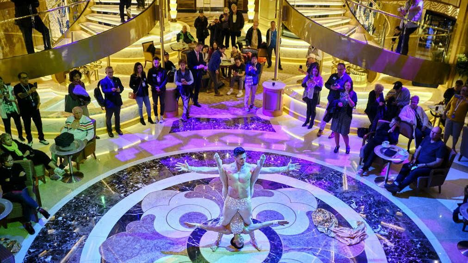 Interior del buque Sky Princess