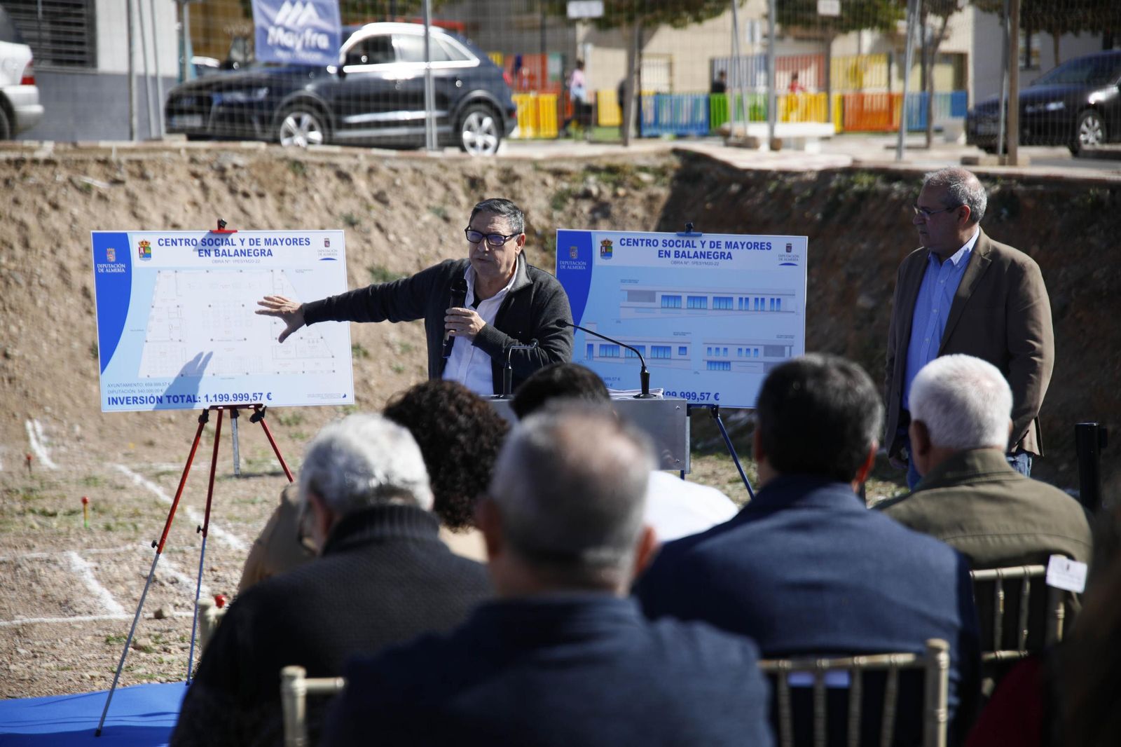 Las imágenes de la primera piedra del Centro de mayores en Balanegra