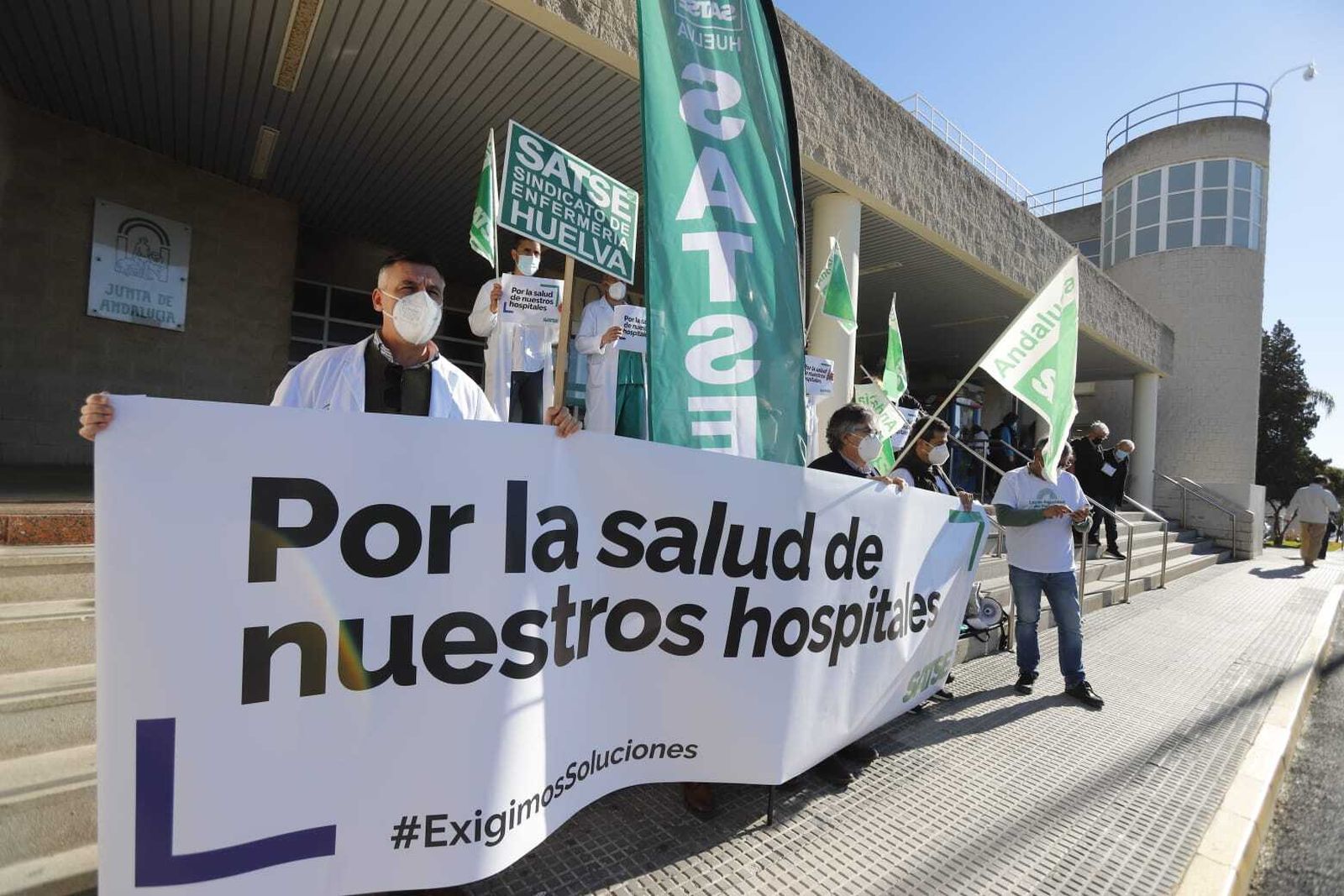 Concentración de Satse en el hospital Juan Ramón Jiménez.