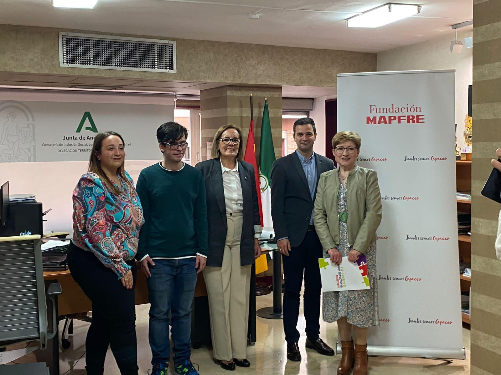 Imagen de la firma del convenio para el empleo en Granada