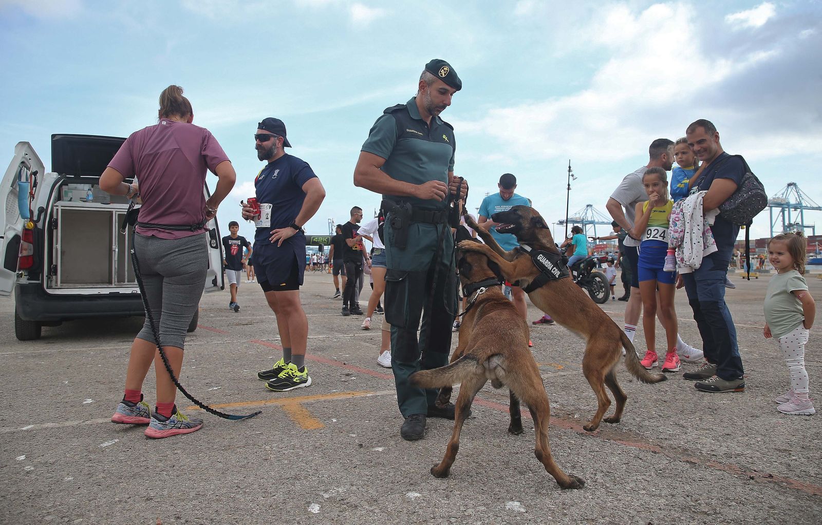 Fotos de la exhibición de medios de la Guardia Civil en el Llano Amarillo de Algeciras