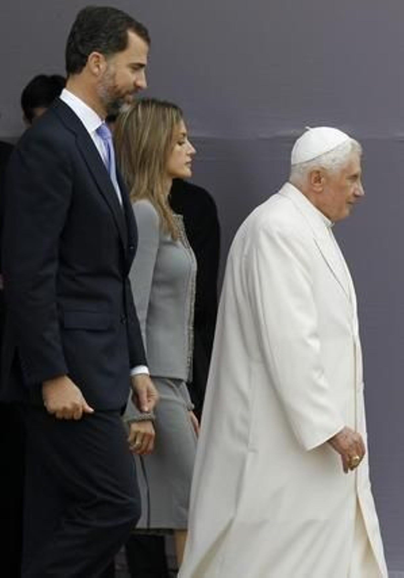 El papa Benedicto XVI realizó su primera parada en España en Santiago de Compostela. 

Foto: EFE