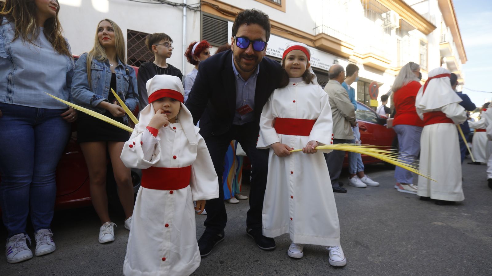 Dos esclavinas de la hermandad del Domingo de Ramos de San Lorenzo.