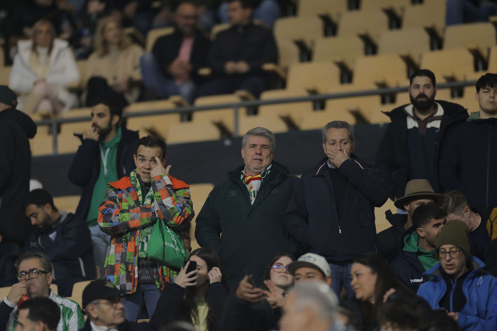 Buscate en las fotos del Betis - Feyenoord