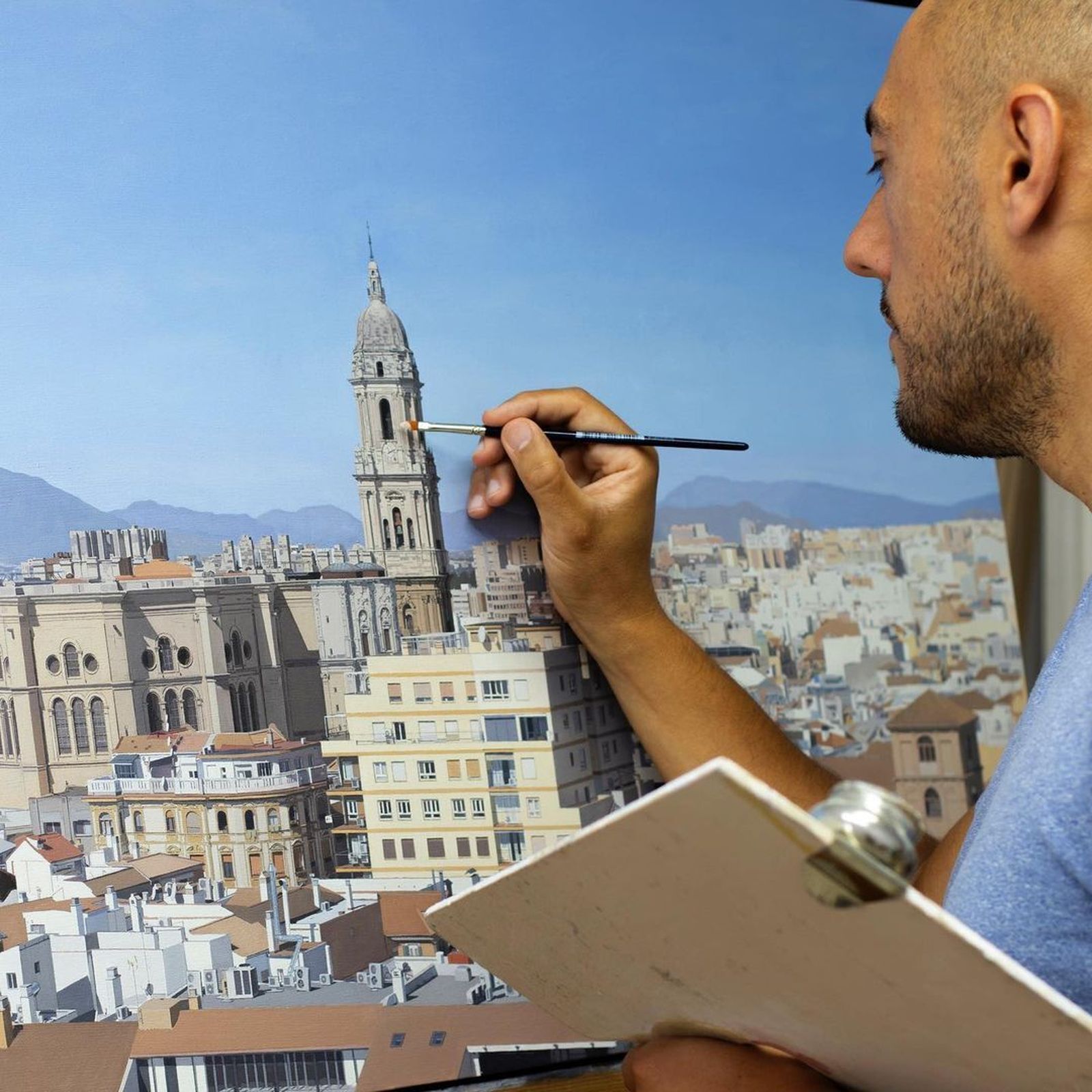 Isaac Cruces trabajando en una de sus obras.