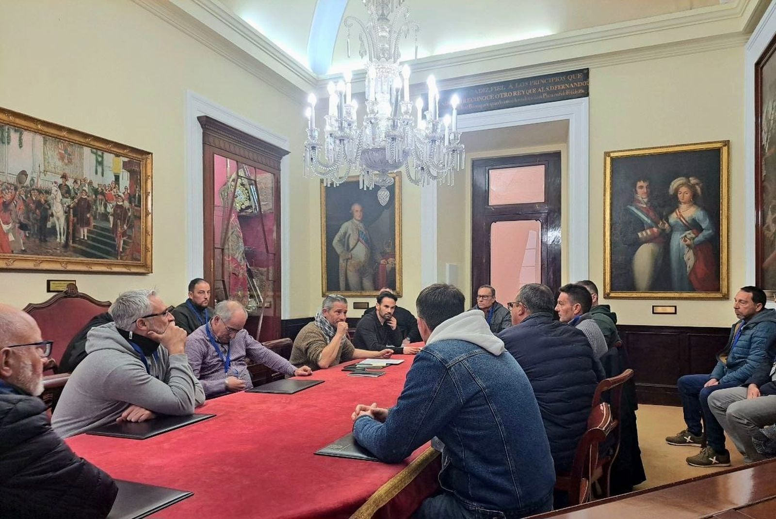 Reunión de Carlos Paradas con trabajadores del servicio de seguridad de dependencias culturales municipales.