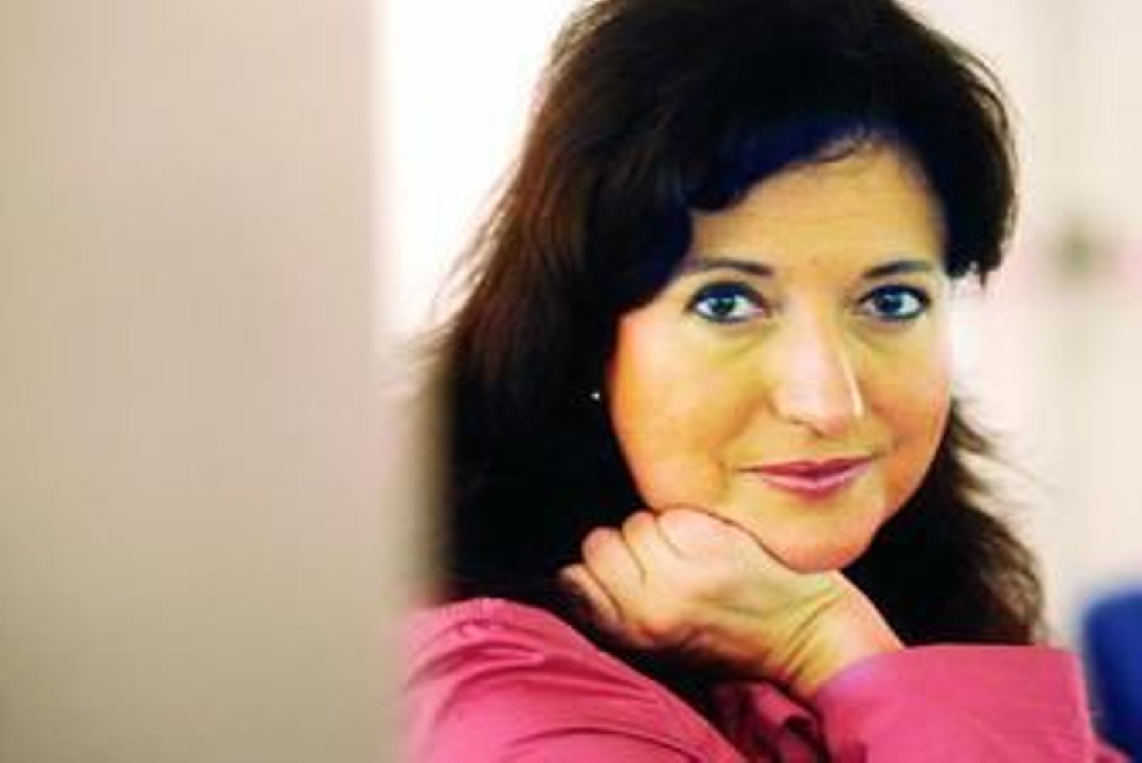 La escritora catalana Mari Pau Domínguez, instantes antes de la presentación de su libro 'La casa de los siete pecados' en Granada. La escritora catalana Mari Pau Domínguez, instantes antes de la presentación de su libro 'La casa de los siete pecados' en Granada.