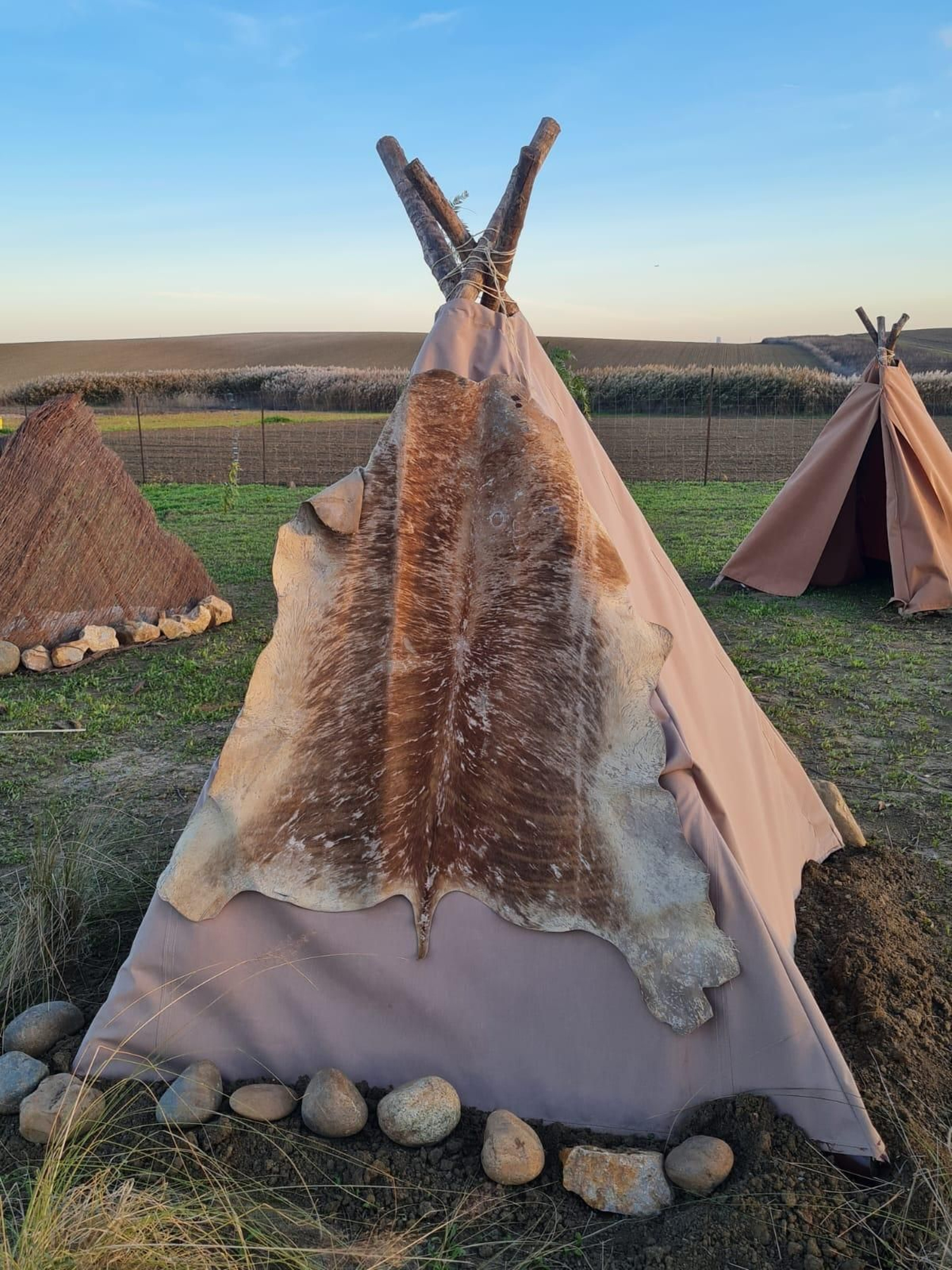 Recreación de viviendas en el parque prehistórico