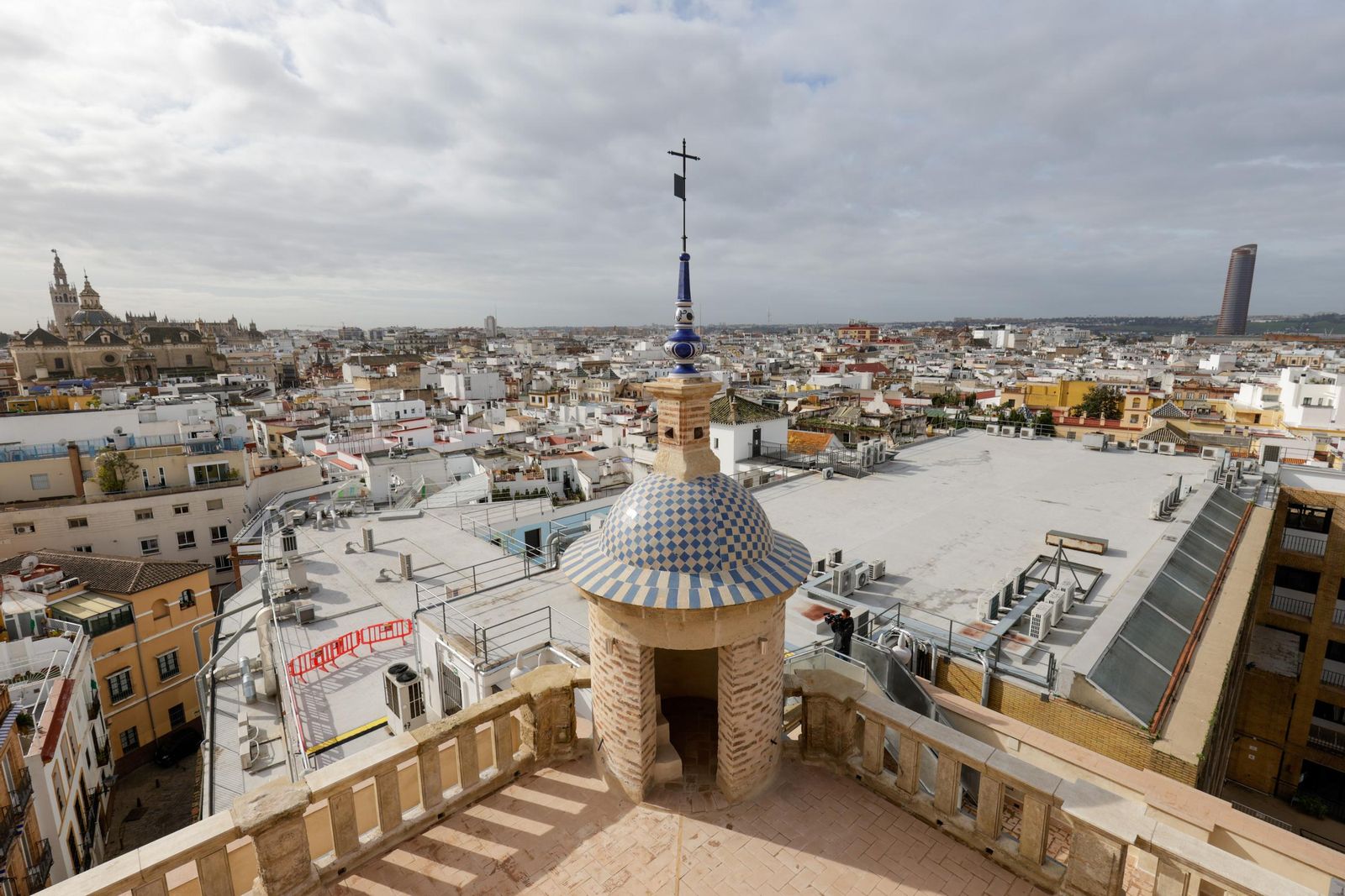 Las imágenes de la visita a las cubiertas de la Iglesia de la Anunciación