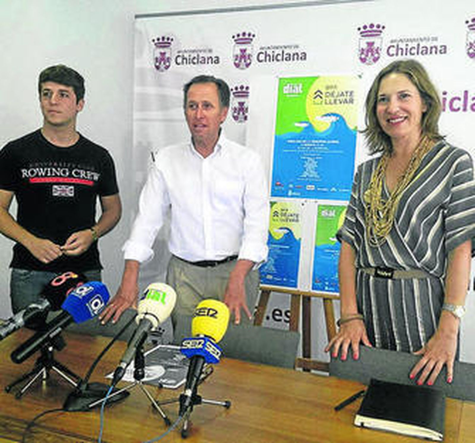 José Alberto Cruz y José María Román junto a Lourdes Acosta.