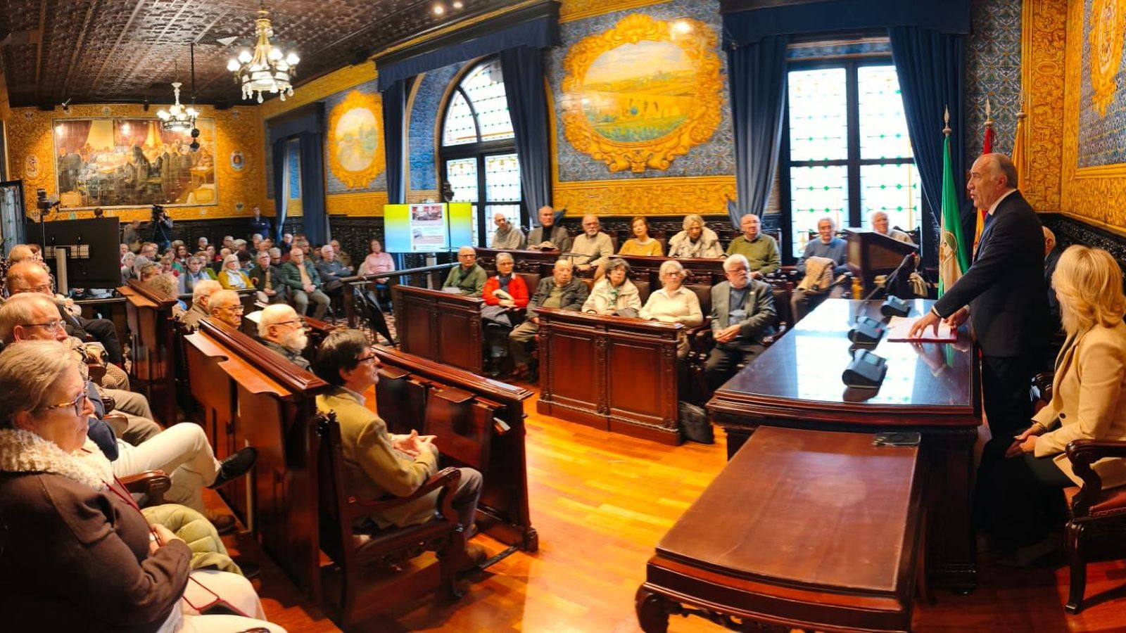 El alcalde, José Ignacio Landaluce, da la bienvenida a los asistentes al acto convocado con motivo de la celebración de los 120 años de la celebración de la Conferencia de Algeciras.