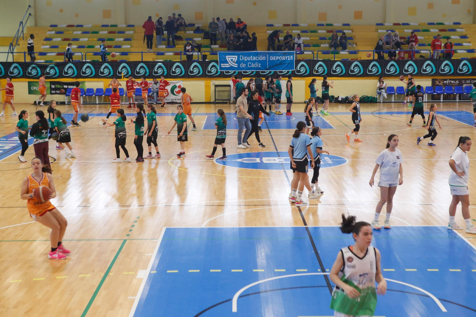 Las fotos de la segunda jornada del XIV torneo de baloncesto Semana Santa Ciudad de La Línea