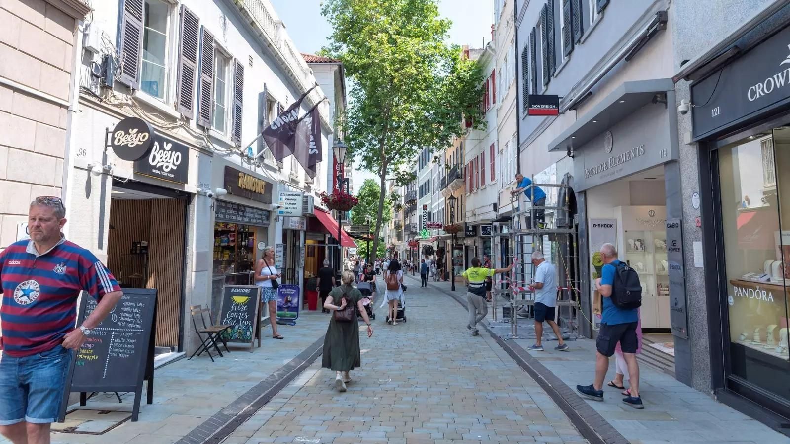 La Calle Real de Gibraltar (Main Street).