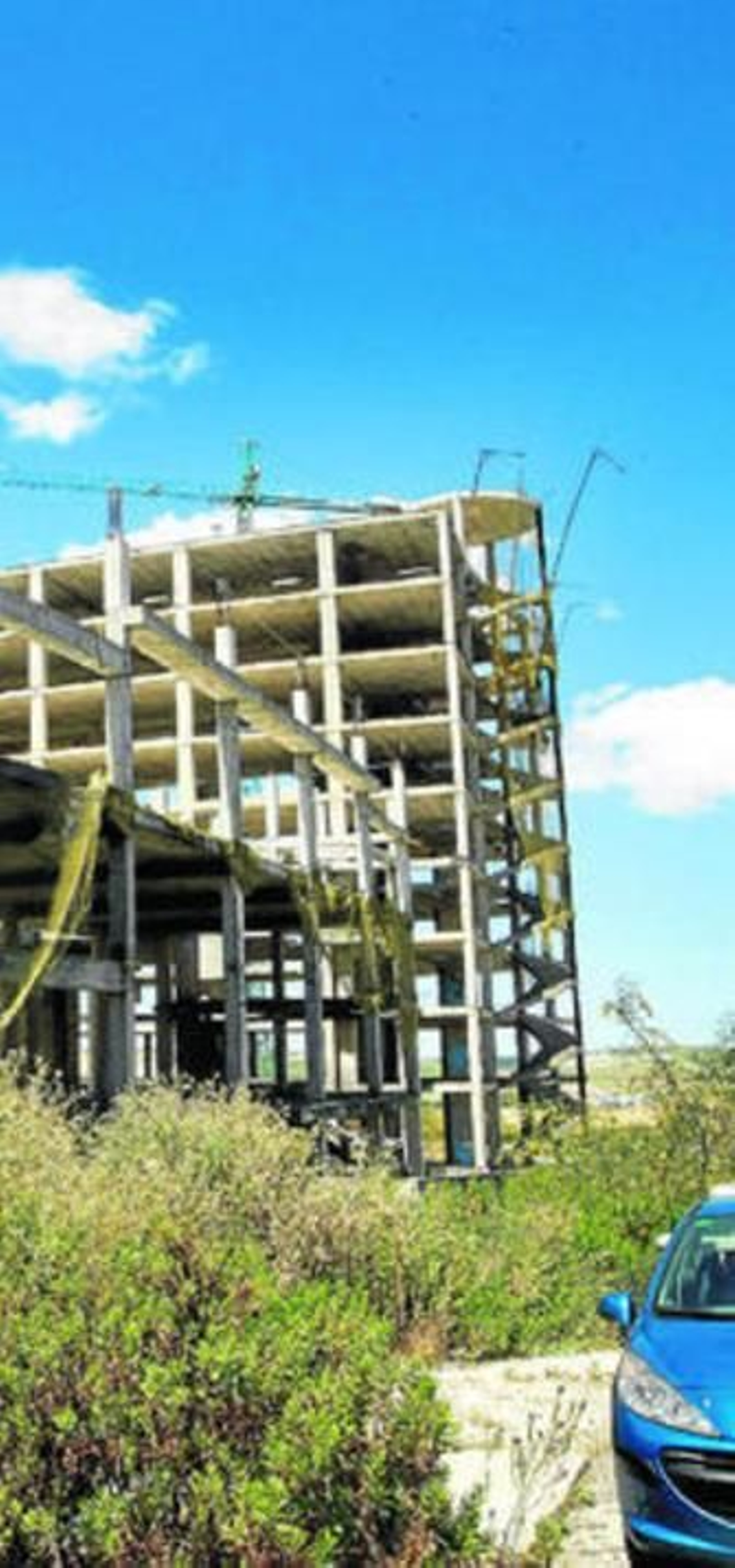 Promoción de viviendas no finalizada por la crisis del sector.