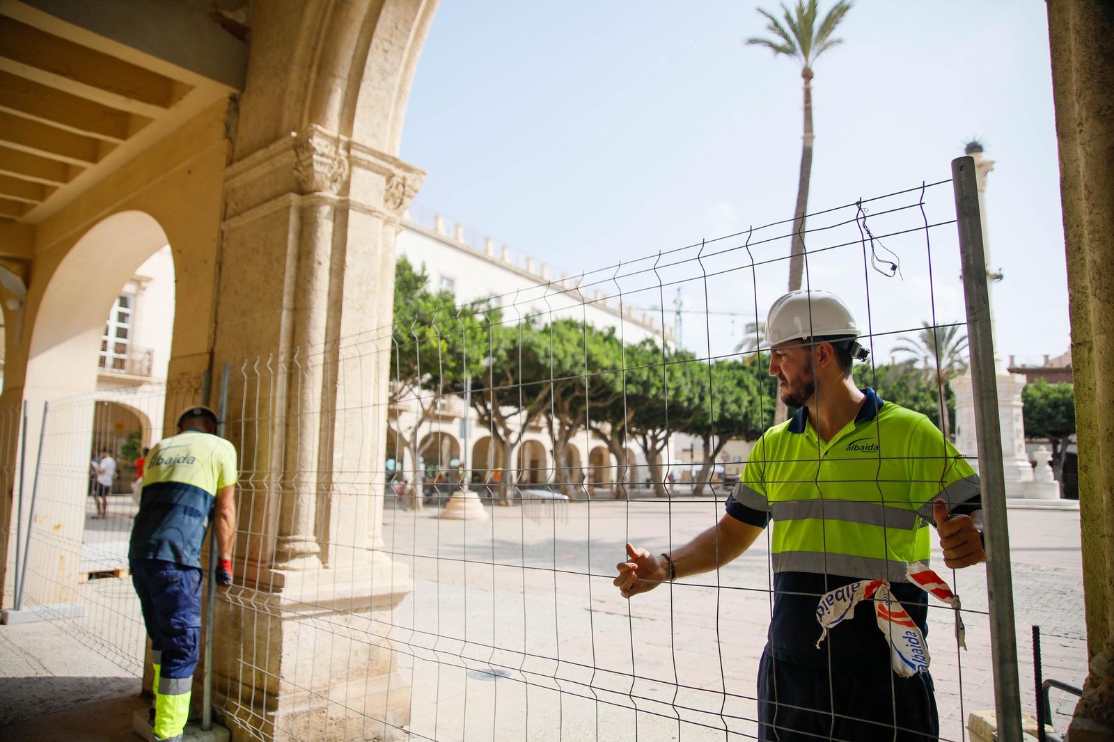 Las imágenes del inicio de las obras en la Plaza Vieja de Almería