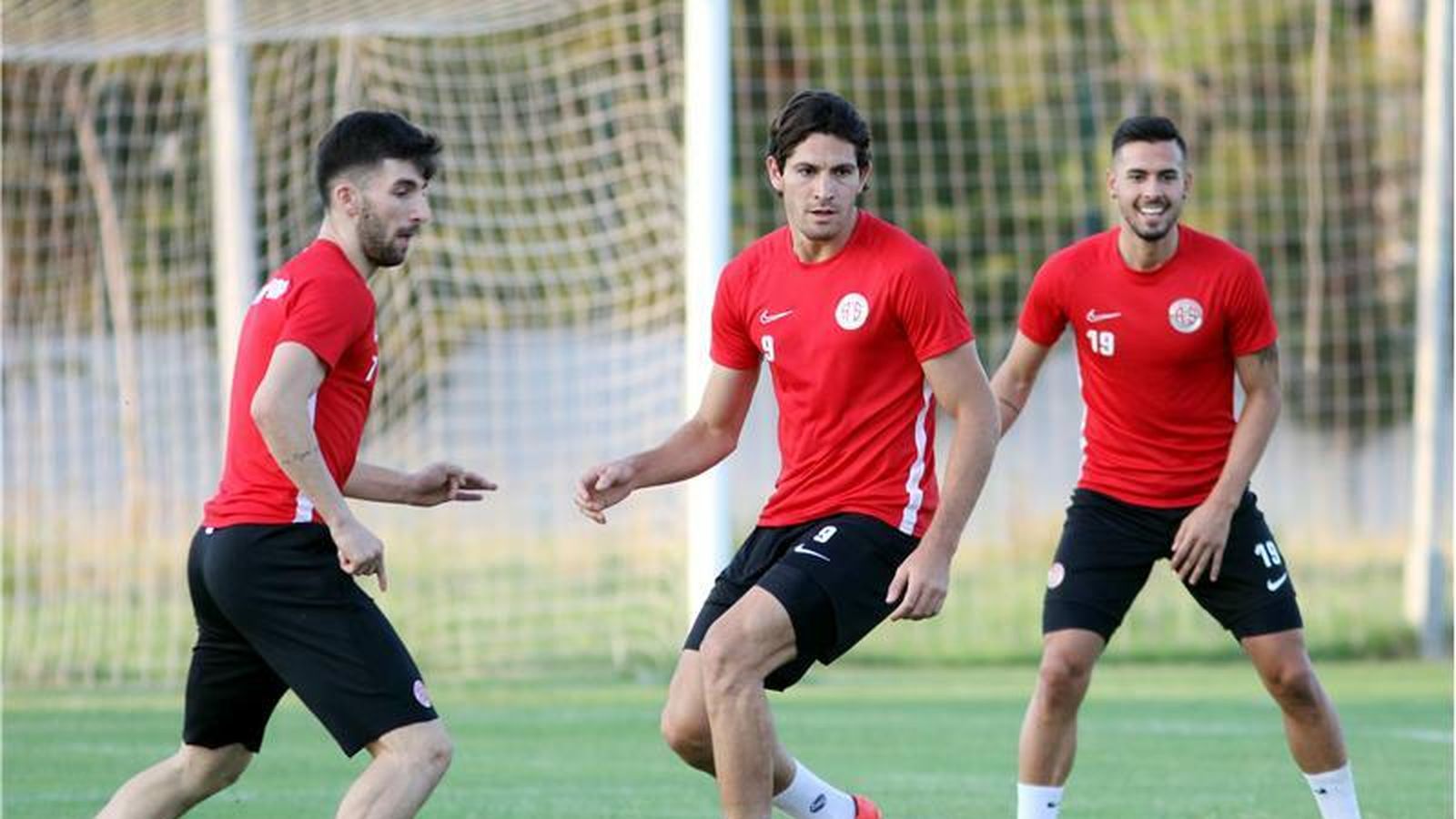 Blanco Leschuk, en su primer entrenamiento con el Antalyaspor.