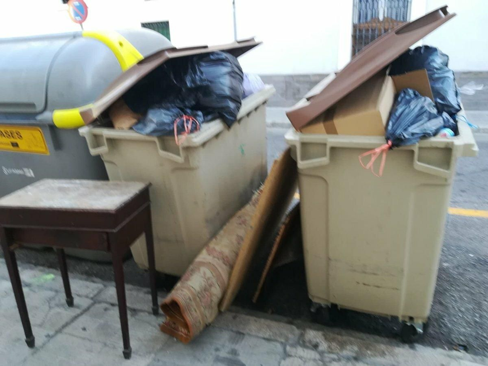 Galería de imágenes de la suciedad en distintos puntos de la ciudad.