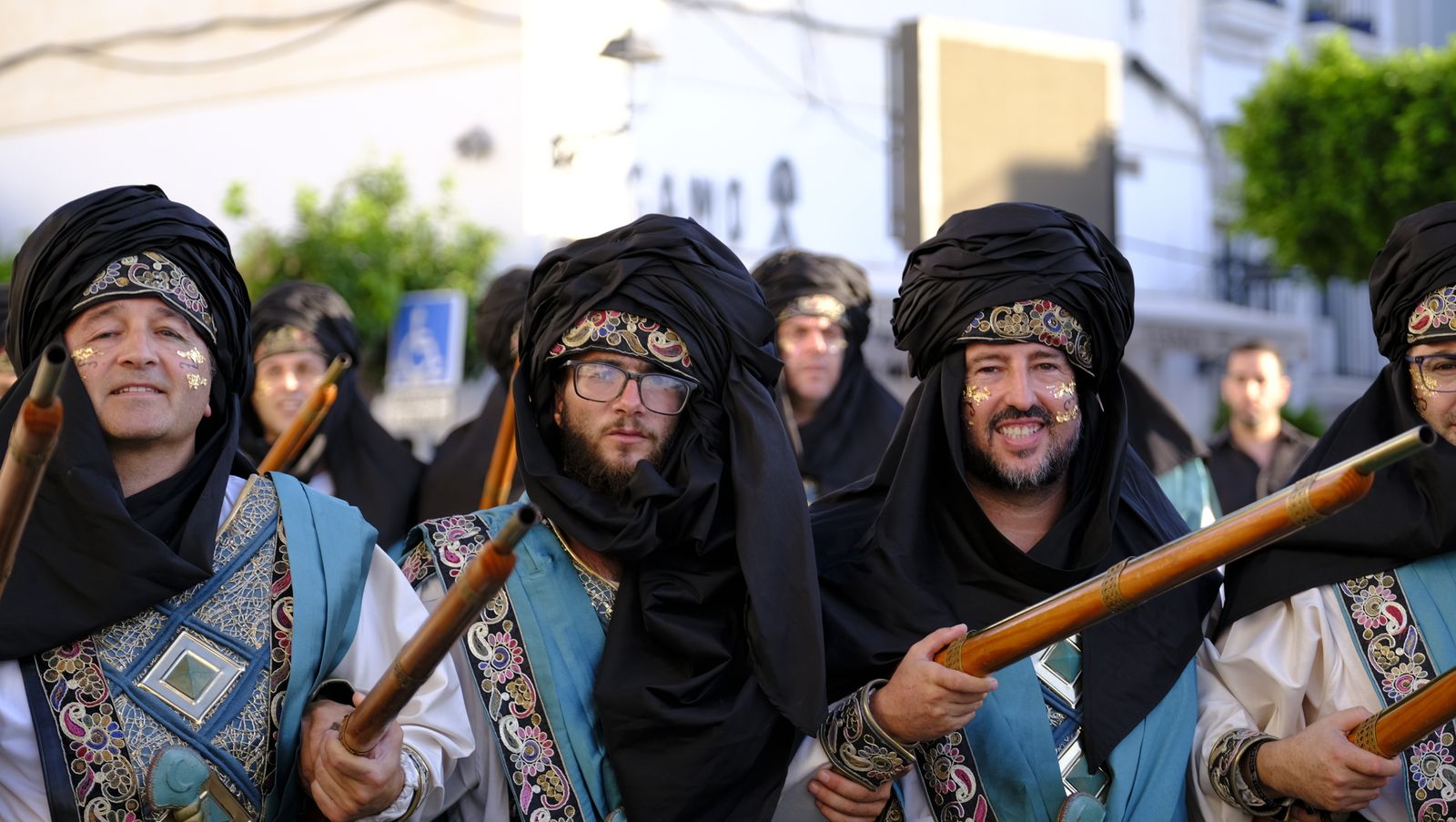El espectacular desfile de Moros y Cristianos de Mojácar, en imágenes