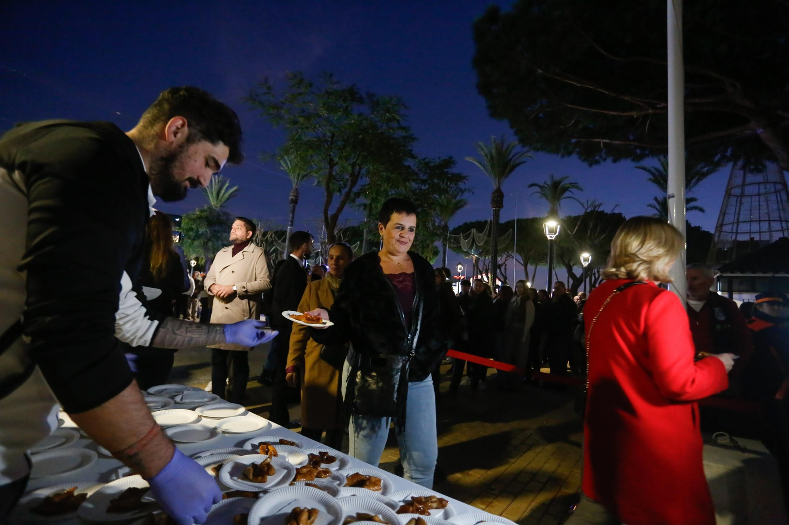 Las fotografías del encendido del alumbrado de Navidad en San Roque