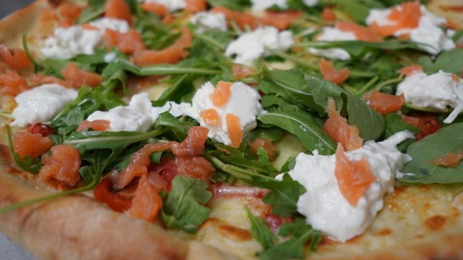 Todos los ingredientes que se utilizan en la elaboración de las pizzas y alimentos que ofrece la pizzería son de origen 100% italiano.