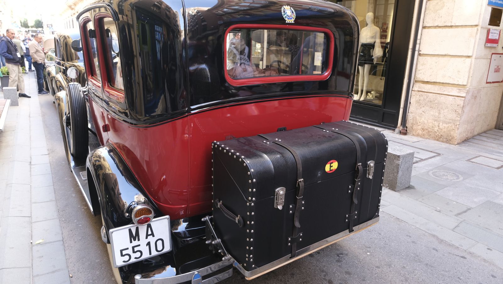 La 33 Ruta de Automóviles Antiguos toma las calles de Almería