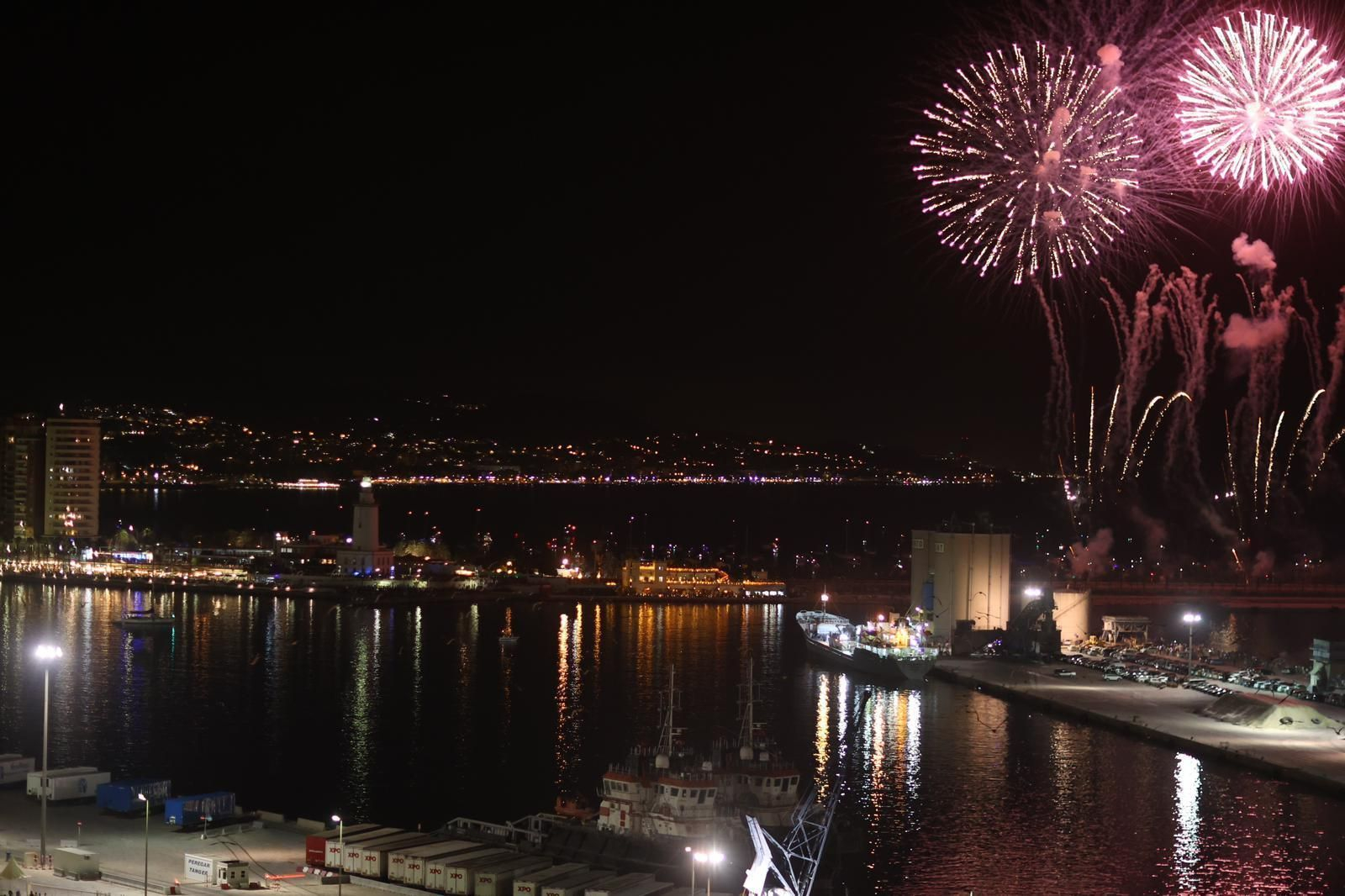 Málaga inaugura su Feria de agosto con el espectáculo de fuegos artificiales
