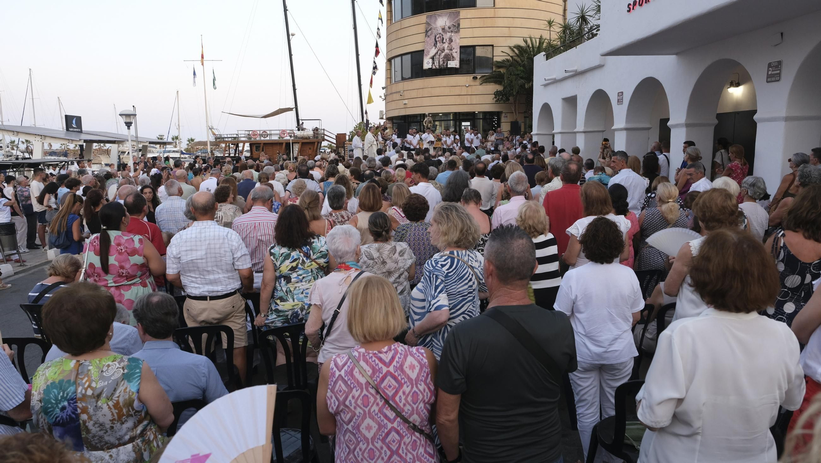 Procesión marítima de la Virgen del Carmen en Aguadulce (Roquetas de Mar), en imágenes