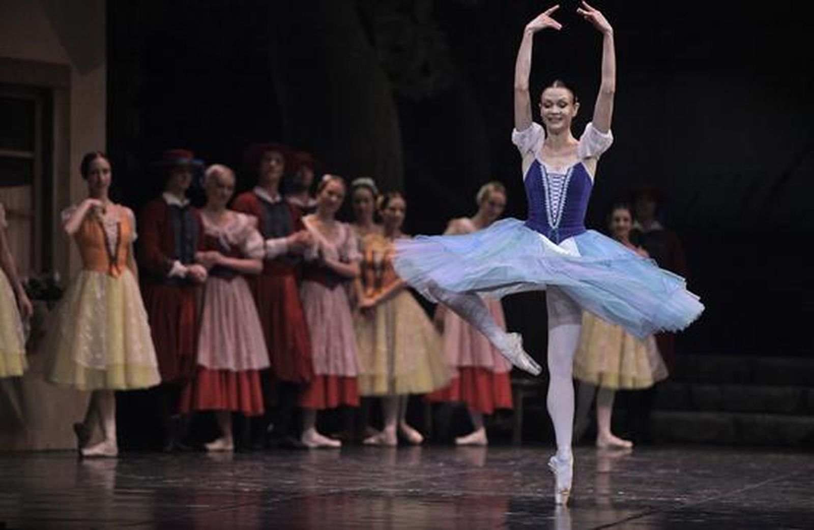 Imágenes de 'Giselle' en el Teatro de la Maestranza. / Antonio Pizarro